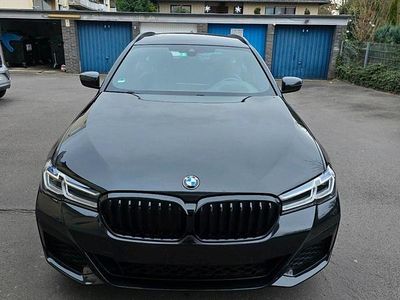 Schwarz Gebraucht 2021 BMW 520 M Sport Kombi | 37.000 €