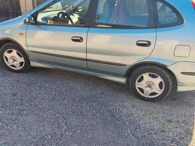 Nissan Almera Tino