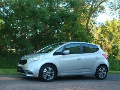 Gebraucht Kia Venga DREAM-TEAM Edition 90 PS (66 kW) 2017 Silber Kleinwagen