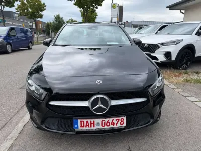 Gebraucht Mercedes A180 116 PS (85 kW) 2020 Schwarz Limousine