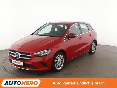 Gebraucht Mercedes B200 Progressive 163 PS (119 kW) 2019 Rot Van / Kleinbus