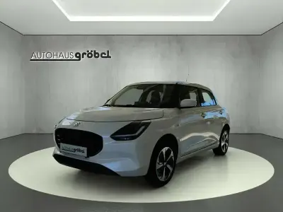 Gebraucht Suzuki Swift Club 83 PS (61 kW) 2025 Pure white pearl met. Kleinwagen
