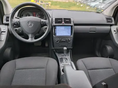 Gebraucht Mercedes A160 95 PS (69 kW) 2012 Schwarz Kleinwagen