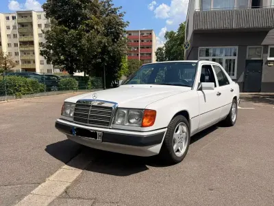 Gebraucht Mercedes 230 132 PS (97 kW) 1992 Weiß Limousine