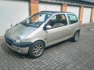 Begagnad Renault Twingo Initiale 75 HK (55 kW) 2001 Guld Halvkombi