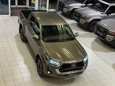 Gebraucht Toyota HiLux Executive 204 PS (150 kW) 2024 Manganbronze mica  6x1 Pickup