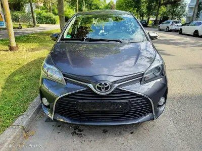Gebraucht Toyota Yaris Comfort 99 PS (72 kW) 2015 Grau Kleinwagen