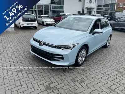 Gebraucht VW Golf VIII R 116 PS (85 kW) 2025 Crystal ice blue metallic Limousine