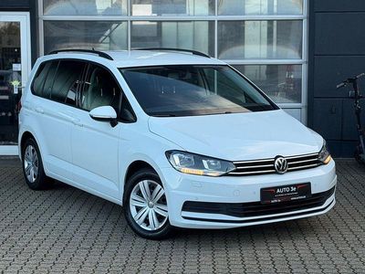 Weiß Gebraucht 2016 VW Touran Comfortline Van / Kleinbus | 14.990 € (Etwas zu teuer)