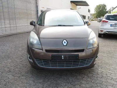 Gebraucht Renault Grand Scénic III Bose Edition 131 PS (96 kW) 2011 Braun Van / Kleinbus