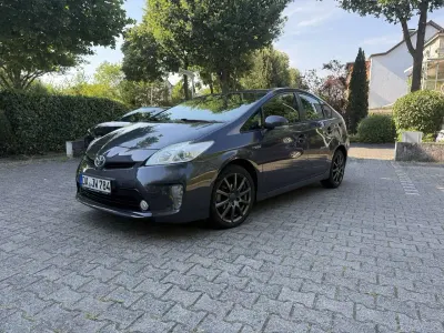 Gebraucht Toyota Prius Life 99 PS (72 kW) 2013 Grau Kombi