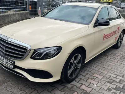 Gebraucht Mercedes E200 Premium 150 PS (110 kW) 2019 Gelb Limousine
