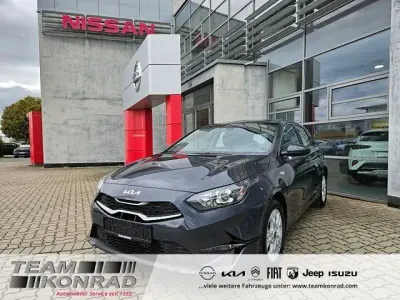 Używany Kia Ceed Comfort 101 KM (74 kW) 2024 Szary Hatchback