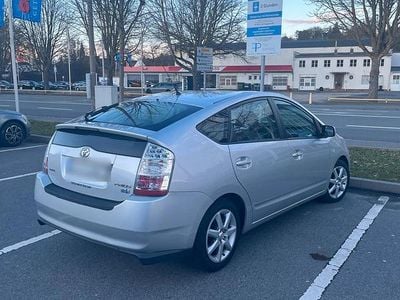 Second-hand Toyota Prius 99 CP (72 kW) 2006 Argintiu Hatchback