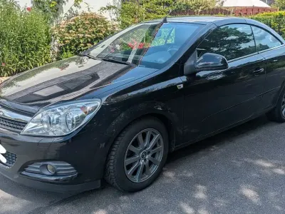 Gebraucht Opel Astra Cosmo 140 PS (102 kW) 2010 Schwarz Cabrio