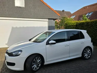 Gebraucht VW Golf VII 105 PS (77 kW) 2012 Weiß Kleinwagen