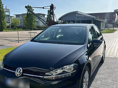 Gebraucht VW Golf VII 116 PS (85 kW) 2019 Schwarz Kleinwagen