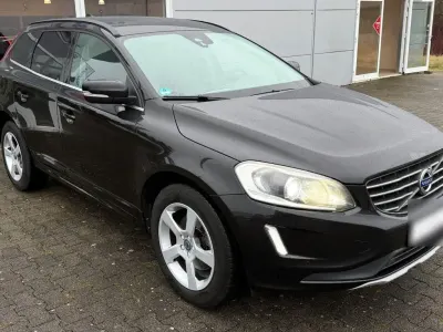 Gebraucht Volvo XC60 Momentum 150 PS (110 kW) 2016 Schwarz SUV