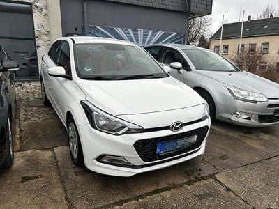 Gebraucht Hyundai i20 90 PS (66 kW) 2017 Weiß Limousine