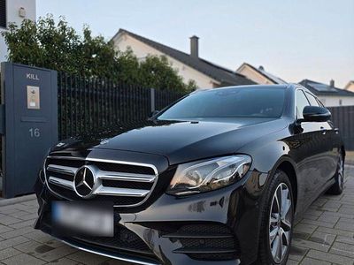 Gebraucht Mercedes E220 AMG 194 PS (142 kW) 2018 Schwarz Kombi