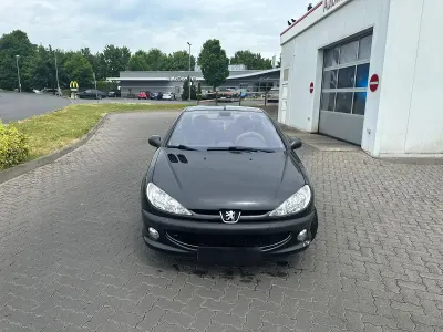 Gebraucht Peugeot 206 CC 101 PS (74 kW) 2004 Schwarz Cabrio