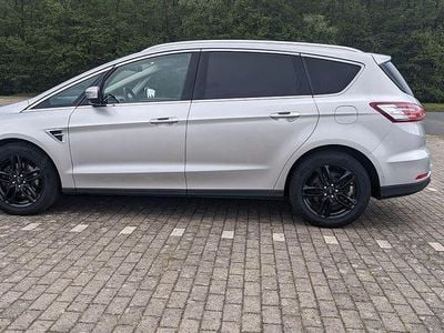 Silber Gebraucht 2017 Ford S-MAX Titanium Van / Kleinbus | 17.200 € (Fairer Preis)