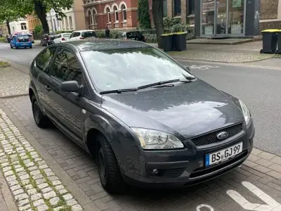 Gebraucht Ford Focus Futura 101 PS (74 kW) 2004 Grau Limousine