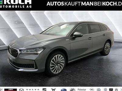 Neu Skoda Superb LAURIN & KLEMENT 193 PS (141 kW) 2025 Grau Kombi