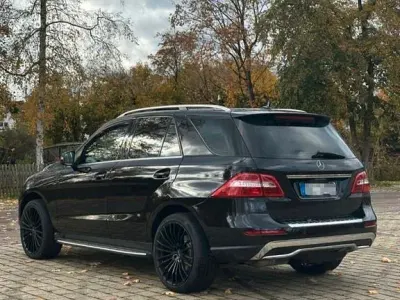 Gebraucht Mercedes ML350 258 PS (189 kW) 2013 Schwarz SUV
