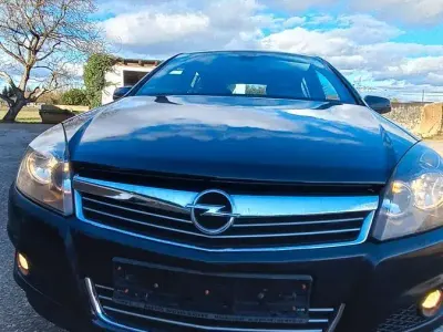 Gebraucht Opel Astra Sport 116 PS (85 kW) 2009 Schwarz Limousine