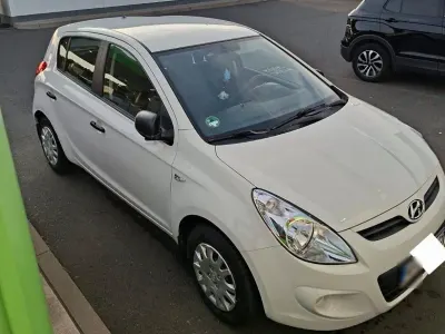 Gebraucht Hyundai i20 86 PS (63 kW) 2014 Weiß Kleinwagen