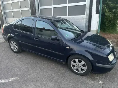 Gebraucht VW Bora 101 PS (74 kW) 1999 Blau Limousine