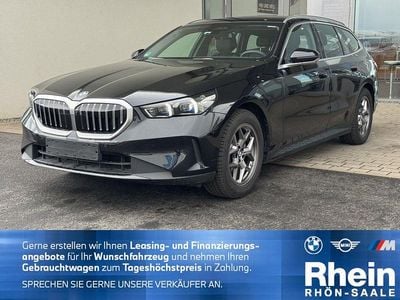 Gebraucht BMW 520 197 PS (144 kW) 2025 Saphirschwarz metallic Kombi