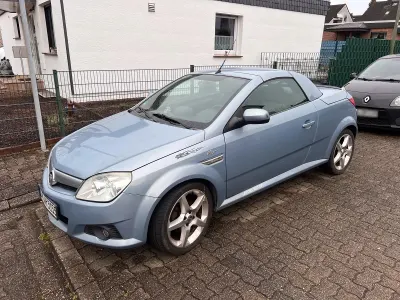 Begagnad Opel Tigra 125 HK (91 kW) 2005 Blå Cab