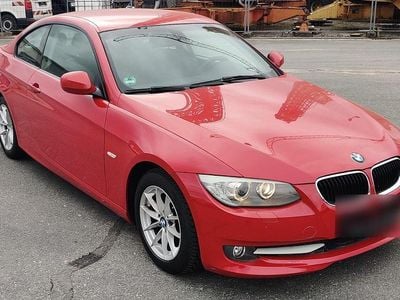 Gebraucht BMW 318 143 PS (105 kW) 2011 Rot Coupé