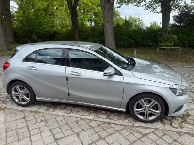 Używany Mercedes A180 122 KM (89 kW) 2012 Srebrny Sedan/Limuzyna