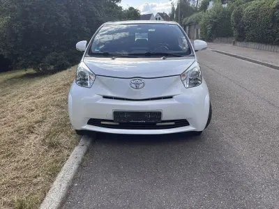 Gebraucht Toyota iQ Basis 68 PS (50 kW) 2009 Weiß Kleinwagen