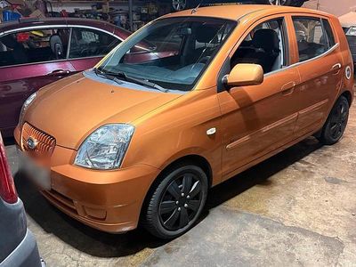 Second-hand Kia Picanto 65 CP (47 kW) 2006 Portocaliu Hatchback