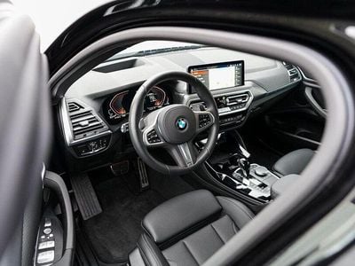 Gebraucht BMW X4 M Sport 190 PS (139 kW) 2025 Saphirschwarzmetallic SUV