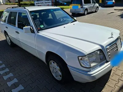 Gebraucht Mercedes 230 132 PS (97 kW) 1992 Weiß Limousine