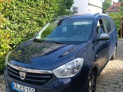Używany Dacia Lodgy Comfort 109 KM (80 kW) 2015 Niebieski Minivan