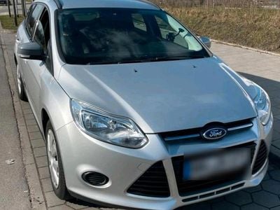 Gebraucht Ford Focus 100 PS (73 kW) 2013 Grau Kombi