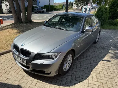 Gebraucht BMW 318 143 PS (105 kW) 2011 Grau Limousine