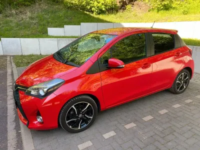 Brugt Toyota Yaris 99 HK (72 kW) 2014 Rød Hatchback