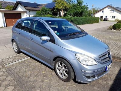Mercedes B200