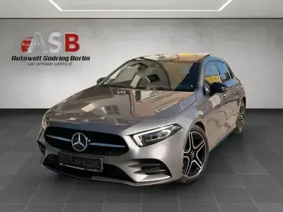 Gebraucht Mercedes A200 AMG line 163 PS (119 kW) 2022 Grau Limousine
