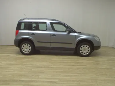 Gebraucht Skoda Yeti 105 PS (77 kW) 2010 Platin grau metallic SUV