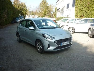 Gebraucht Hyundai i10 Trend 84 PS (61 kW) 2022 Silber Kleinwagen
