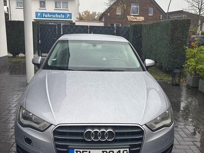 Gebraucht Audi A3 Ambiente 110 PS (80 kW) 2015 Silber Limousine