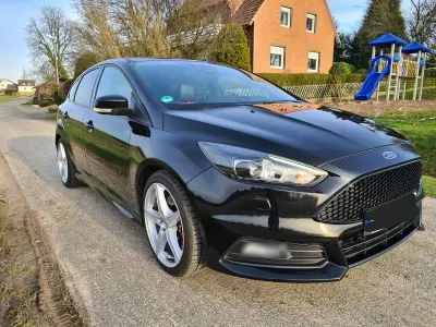 Gebraucht Ford Focus ST 250 PS (183 kW) 2015 Schwarz Limousine